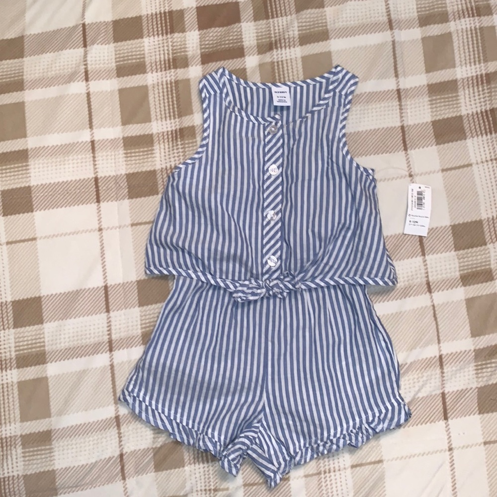 NWT- Old Navy baby girl striped romper. 6-12 mo’s.